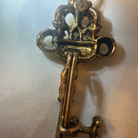 Skeleton Key Victorian style Brooch - Picture 9 of 11